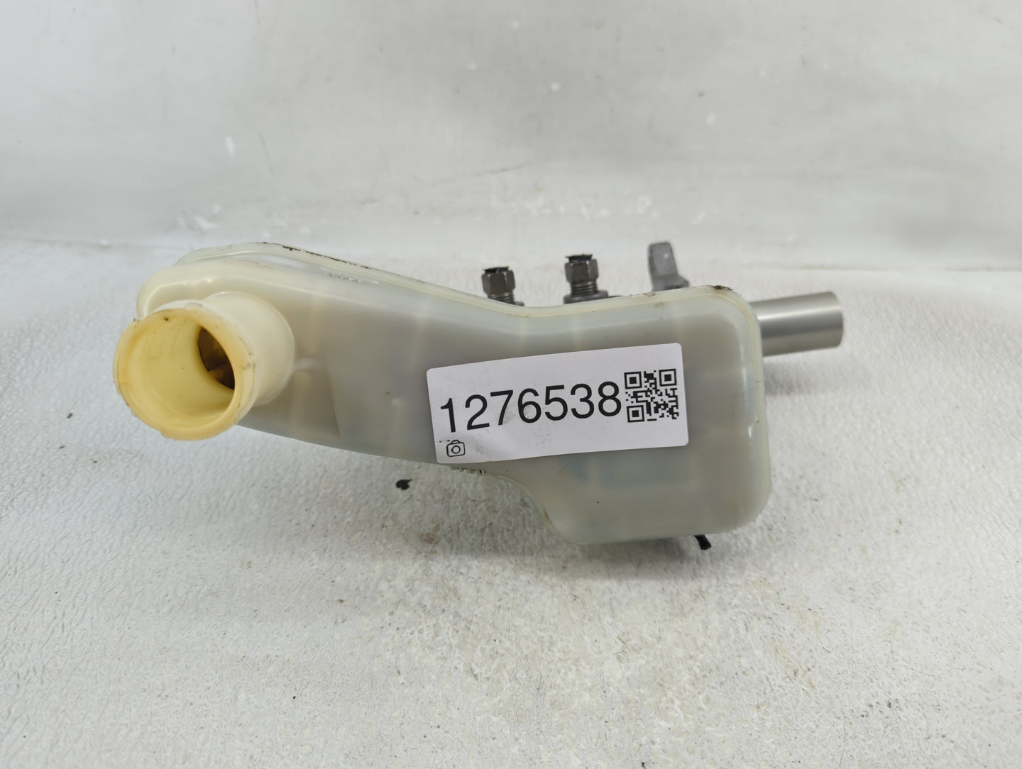 2017-2022 Chrysler Pacifica Brake Master Cylinder - Oemusedautoparts1.com