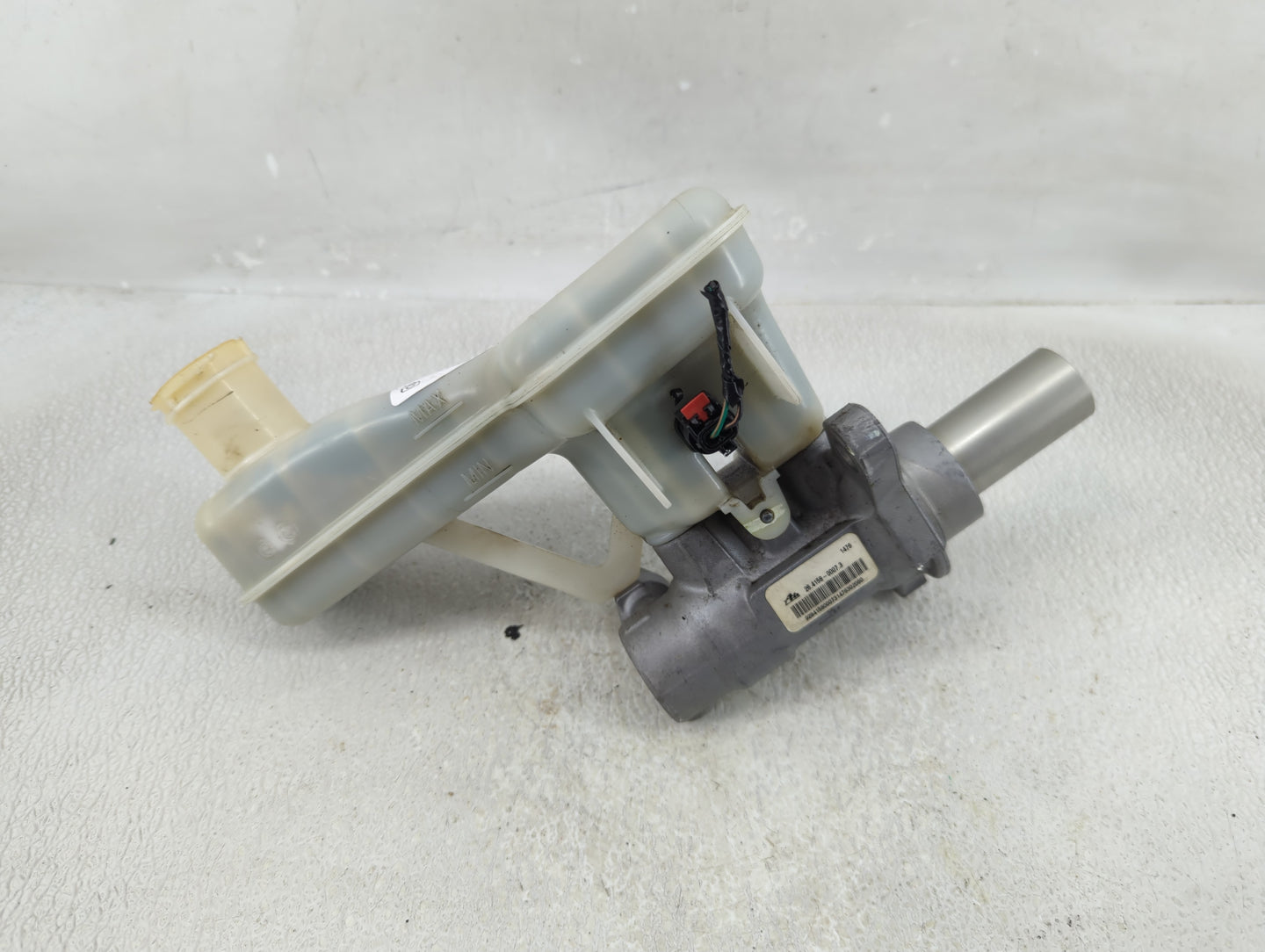 2017-2022 Chrysler Pacifica Brake Master Cylinder - Oemusedautoparts1.com