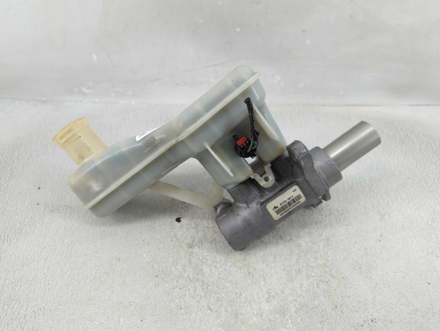 2017-2022 Chrysler Pacifica Brake Master Cylinder - Oemusedautoparts1.com