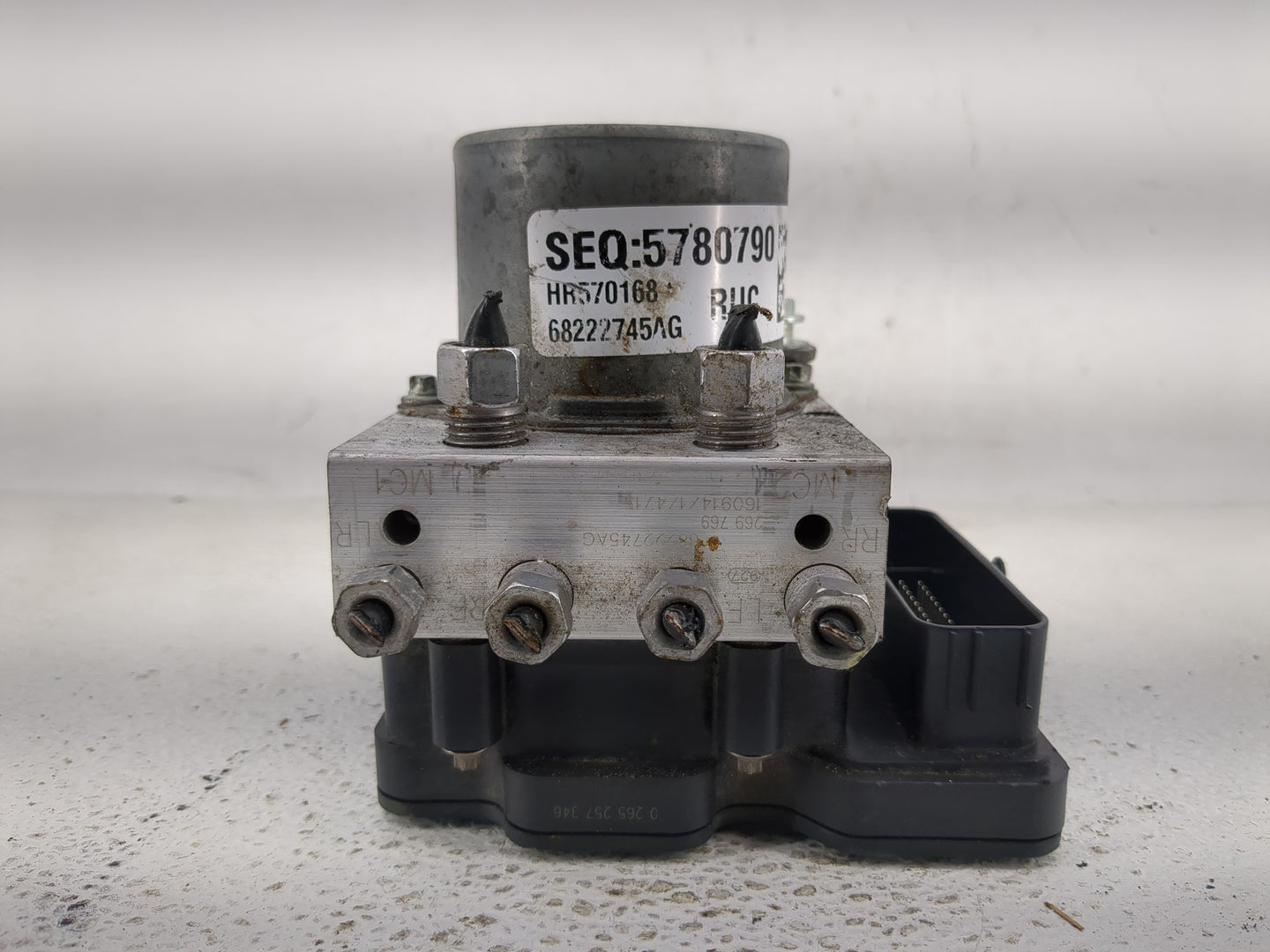 2017-2018 Chrysler Pacifica ABS Pump Control Module Replacement P/N:68222745AG Fits Fits 2017 2018 OEM Used Auto Parts - Oem