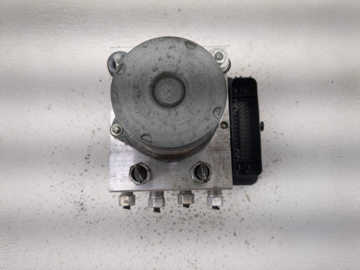 2017-2018 Chrysler Pacifica ABS Pump Control Module Replacement P/N:68222745AG Fits Fits 2017 2018 OEM Used Auto Parts - Oem