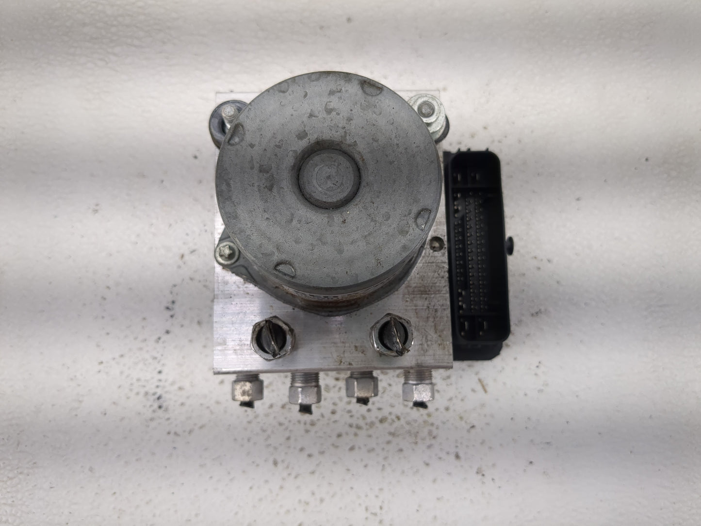 2017-2018 Chrysler Pacifica ABS Pump Control Module Replacement P/N:68222745AG Fits Fits 2017 2018 OEM Used Auto Parts - Oem