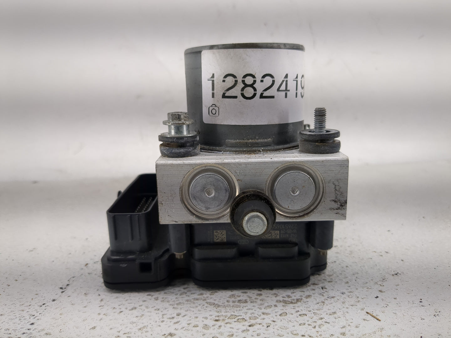 2017-2018 Chrysler Pacifica ABS Pump Control Module Replacement P/N:68222745AG Fits Fits 2017 2018 OEM Used Auto Parts - Oem