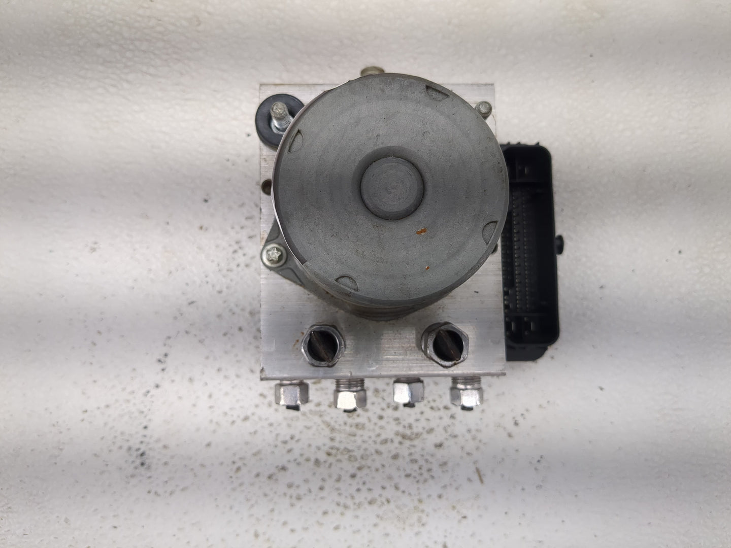 2017-2018 Chrysler Pacifica ABS Pump Control Module Replacement P/N:68330875AB 7997629 Fits Fits 2017 2018 OEM Used Auto Par