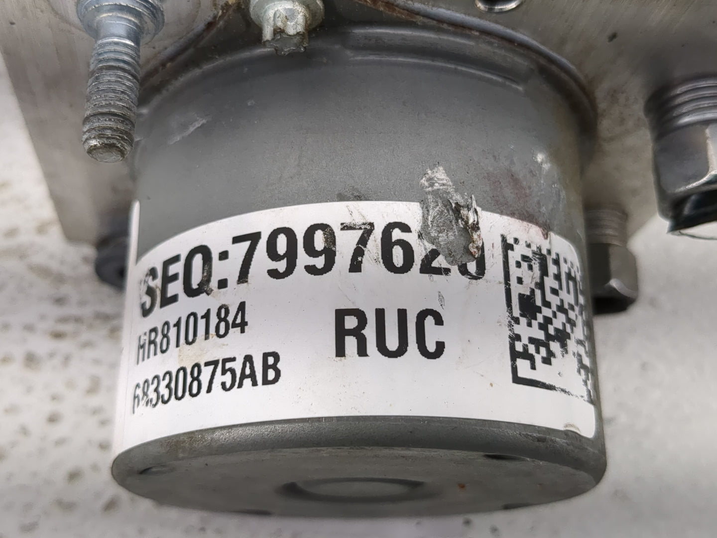 2017-2018 Chrysler Pacifica ABS Pump Control Module Replacement P/N:68330875AB 7997629 Fits Fits 2017 2018 OEM Used Auto Par