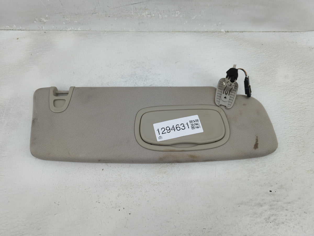 2017-2020 Chrysler Pacifica Sun Visor Shade Replacement Passenger Right Mirror Fits Fits 2017 2018 2019 2020 OEM Used Auto P