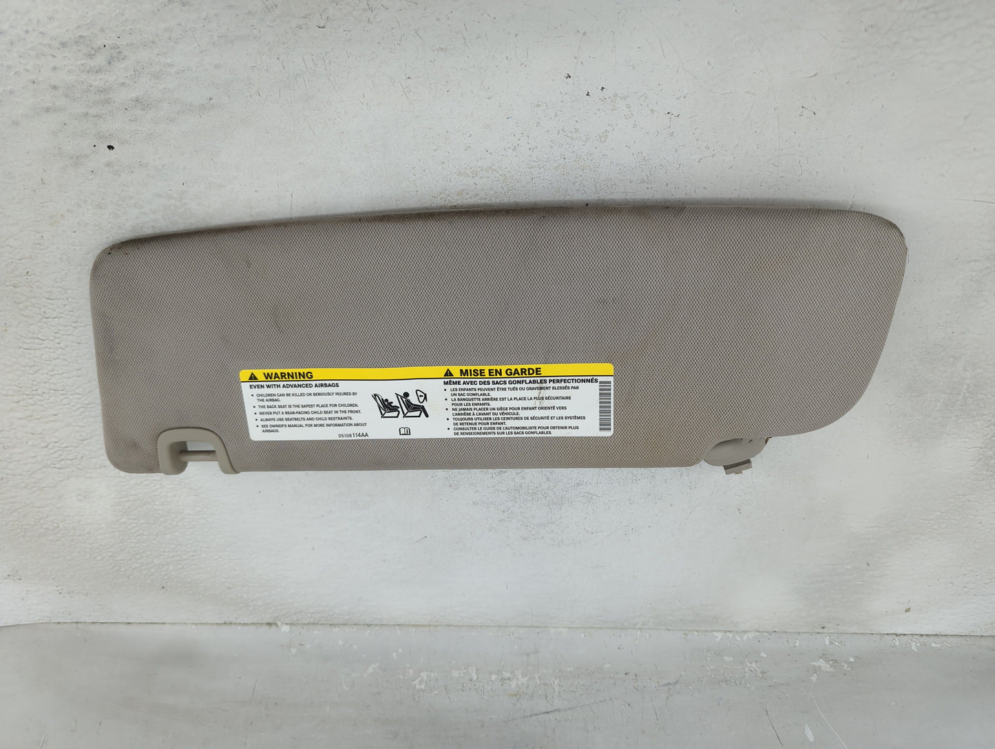 2017-2020 Chrysler Pacifica Sun Visor Shade Replacement Passenger Right Mirror Fits Fits 2017 2018 2019 2020 OEM Used Auto P