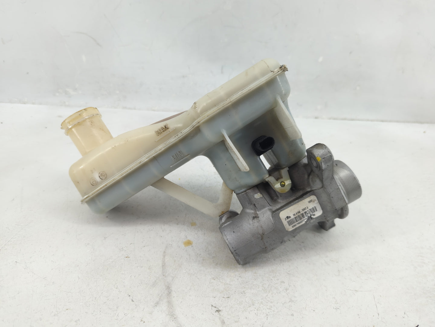 2017-2022 Chrysler Pacifica Brake Master Cylinder 1376420 - Oemusedautoparts1.com