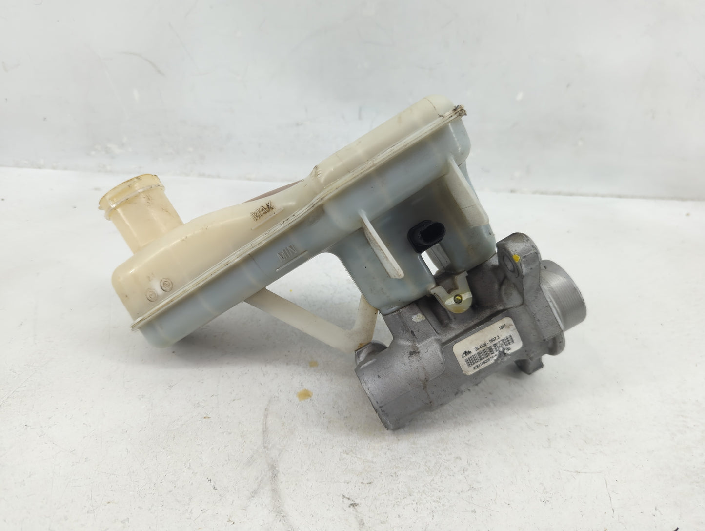 2017-2022 Chrysler Pacifica Brake Master Cylinder 1376420 - Oemusedautoparts1.com