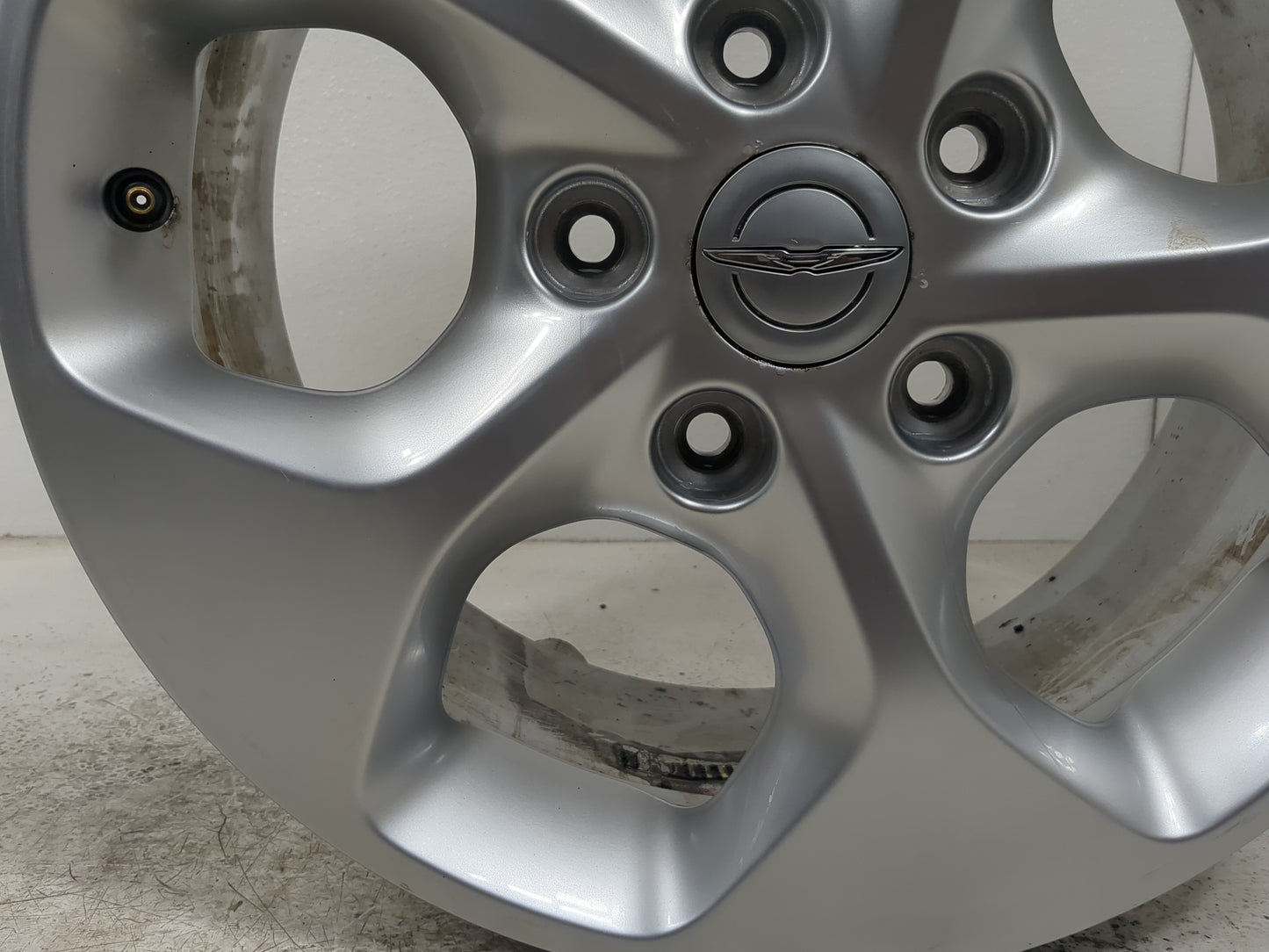 2017-2022 Chrysler Pacifica Oem Wheel Rim - Oemusedautoparts1.com