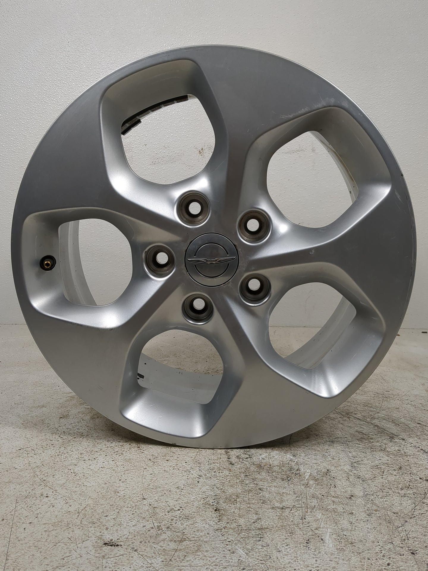 2017-2022 Chrysler Pacifica Oem Wheel Rim - Oemusedautoparts1.com