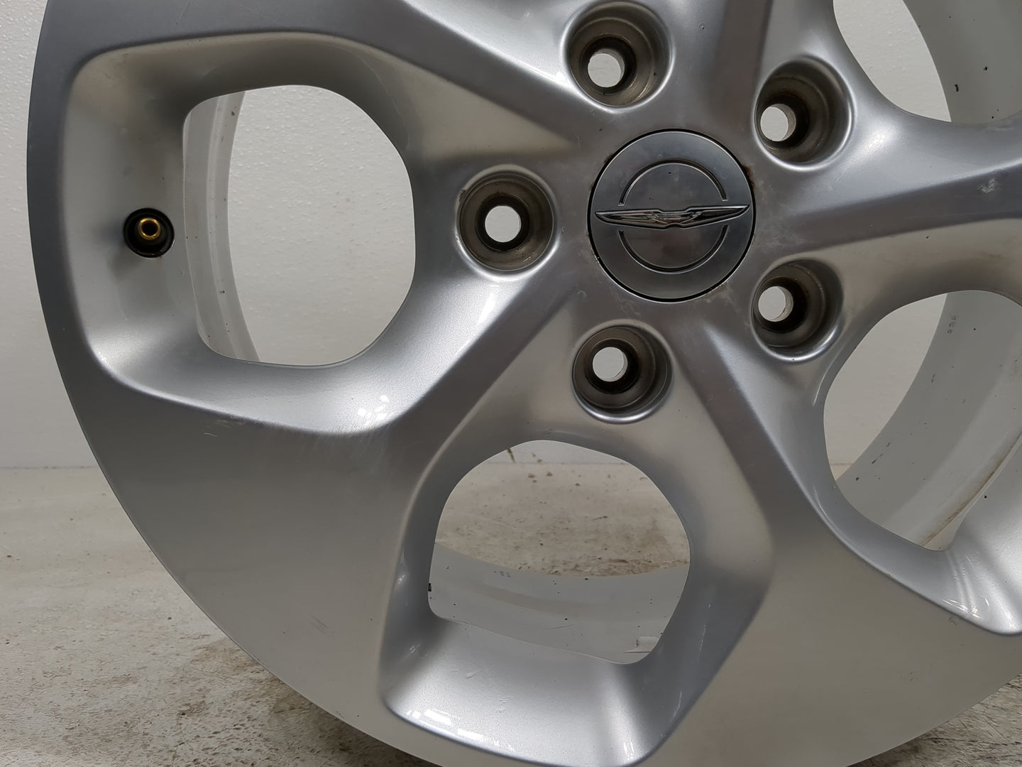 2017-2022 Chrysler Pacifica Oem Wheel Rim - Oemusedautoparts1.com