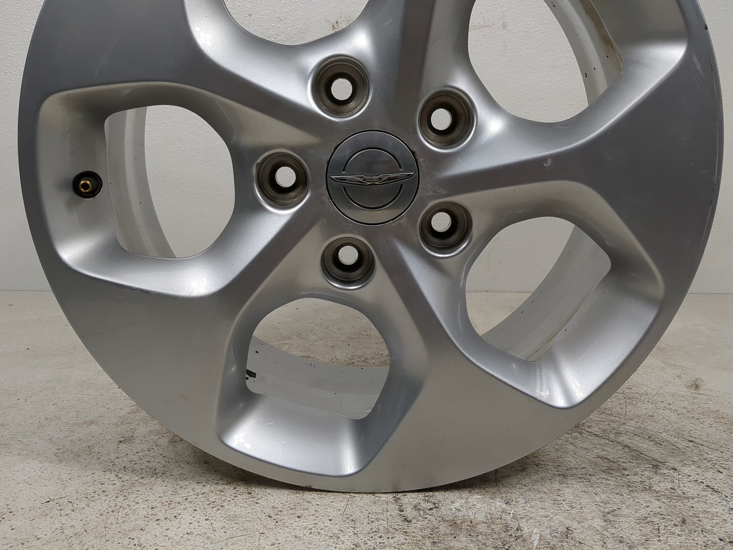 2017-2022 Chrysler Pacifica Oem Wheel Rim - Oemusedautoparts1.com