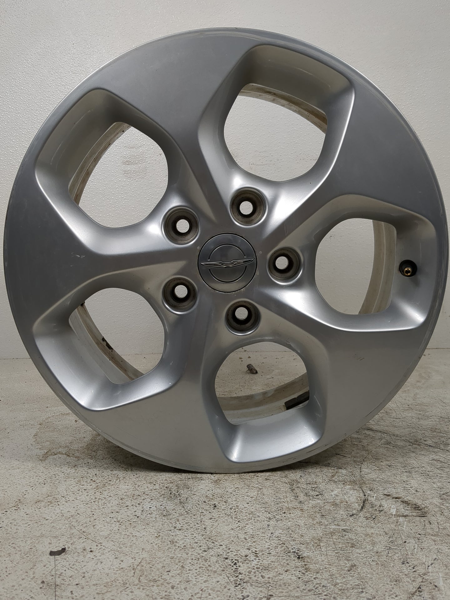 2017-2022 Chrysler Pacifica Oem Wheel Rim - Oemusedautoparts1.com
