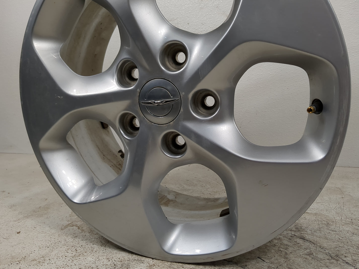 2017-2022 Chrysler Pacifica Oem Wheel Rim - Oemusedautoparts1.com