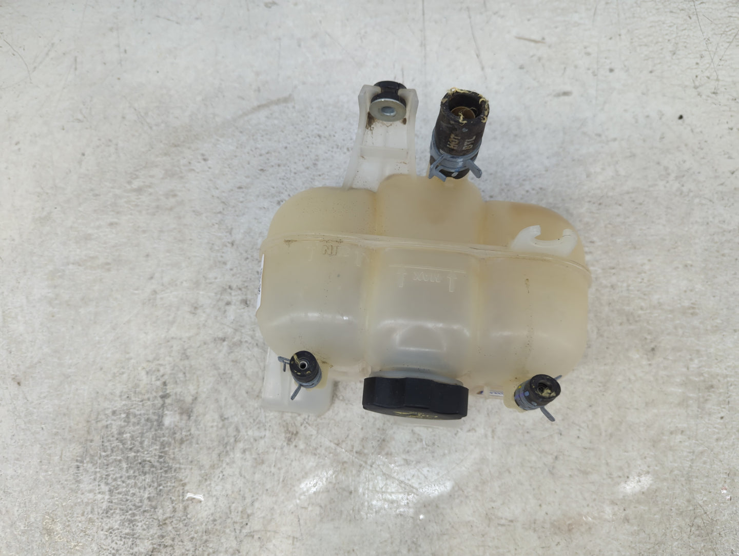 2017 Chrysler Pacifica Radiator Coolant Overflow Expansion Tank Bottle - Oemusedautoparts1.com