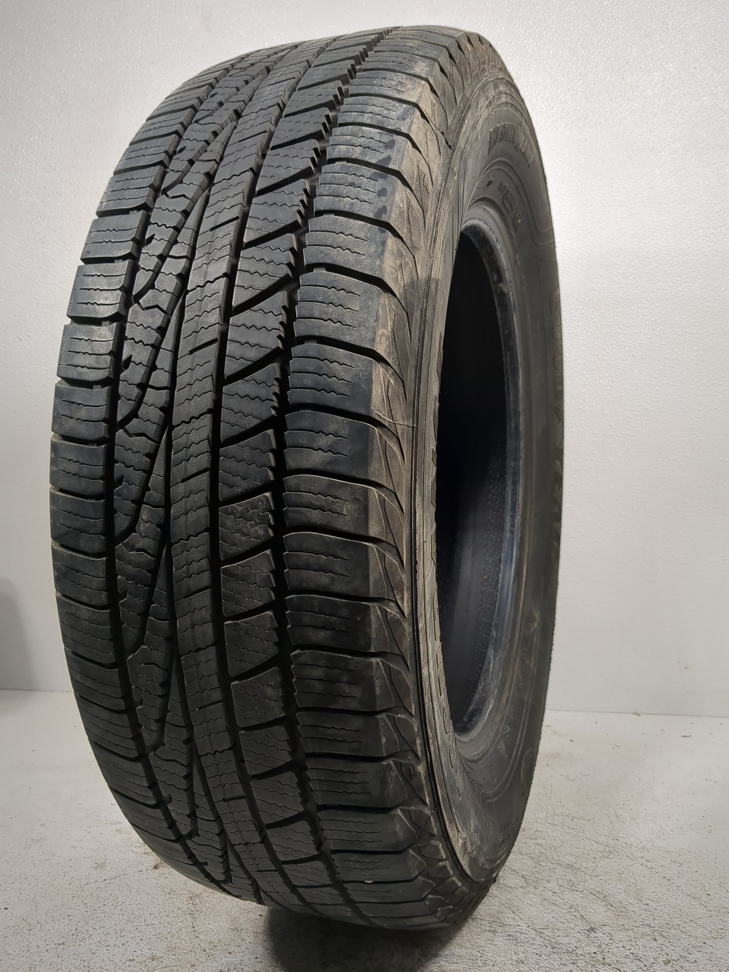 Used Tire 235/65R17 GOODYEAR ASSURANCE WEATHERREADY 104H - Tread Depth 8/32 - Oemusedautoparts1.com