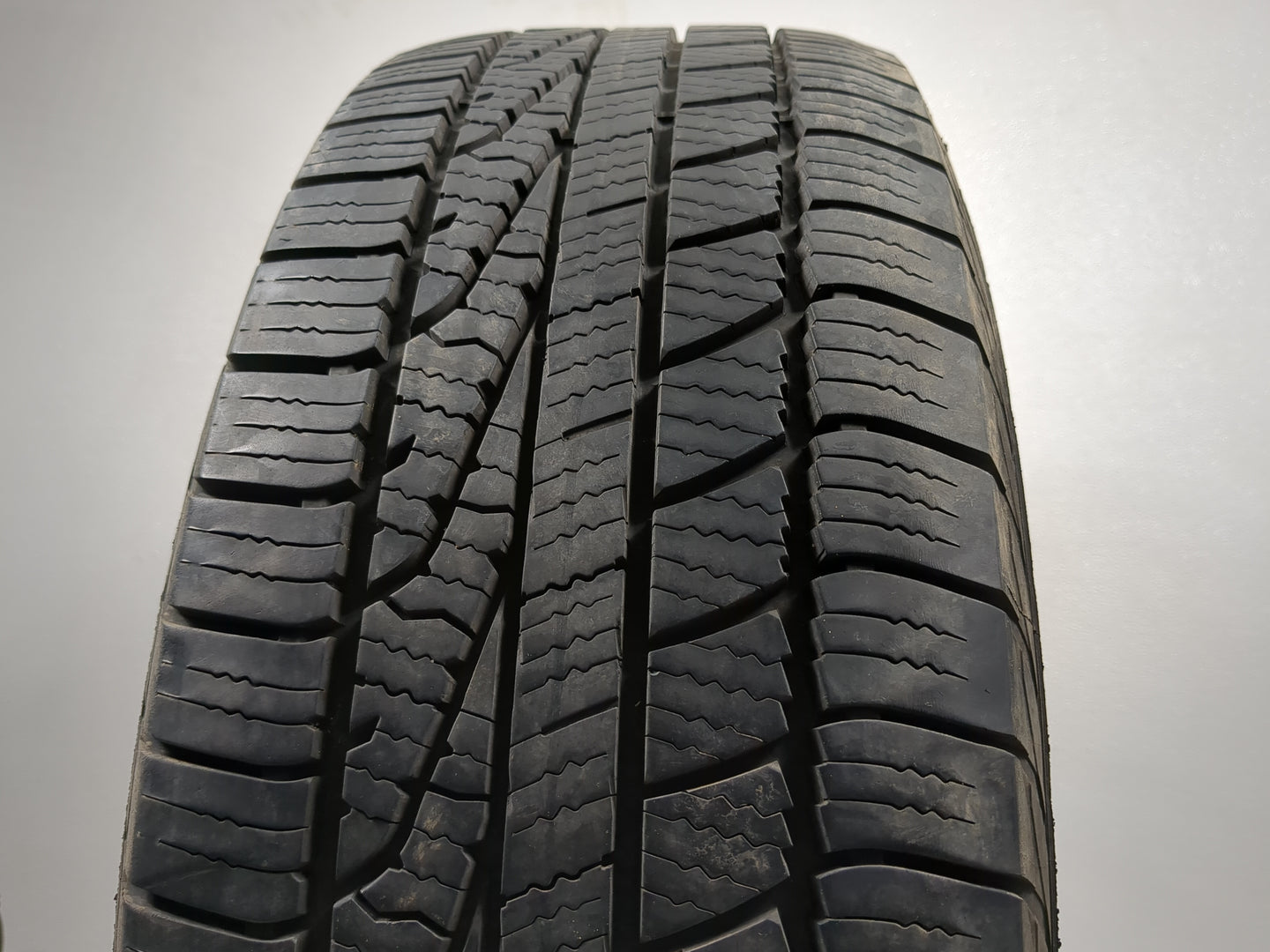 Used Tire 235/65R17 GOODYEAR ASSURANCE WEATHERREADY 104H - Tread Depth 8/32 - Oemusedautoparts1.com