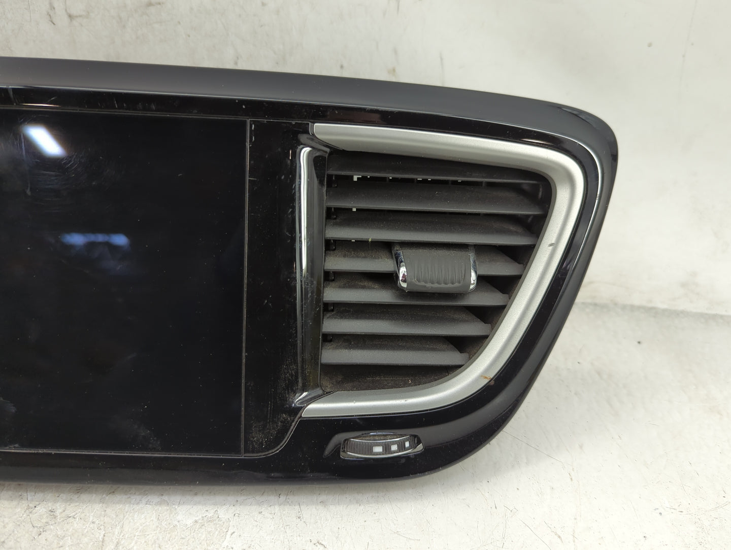 2017 Chrysler Pacifica Information Display Screen Black - Oemusedautoparts1.com