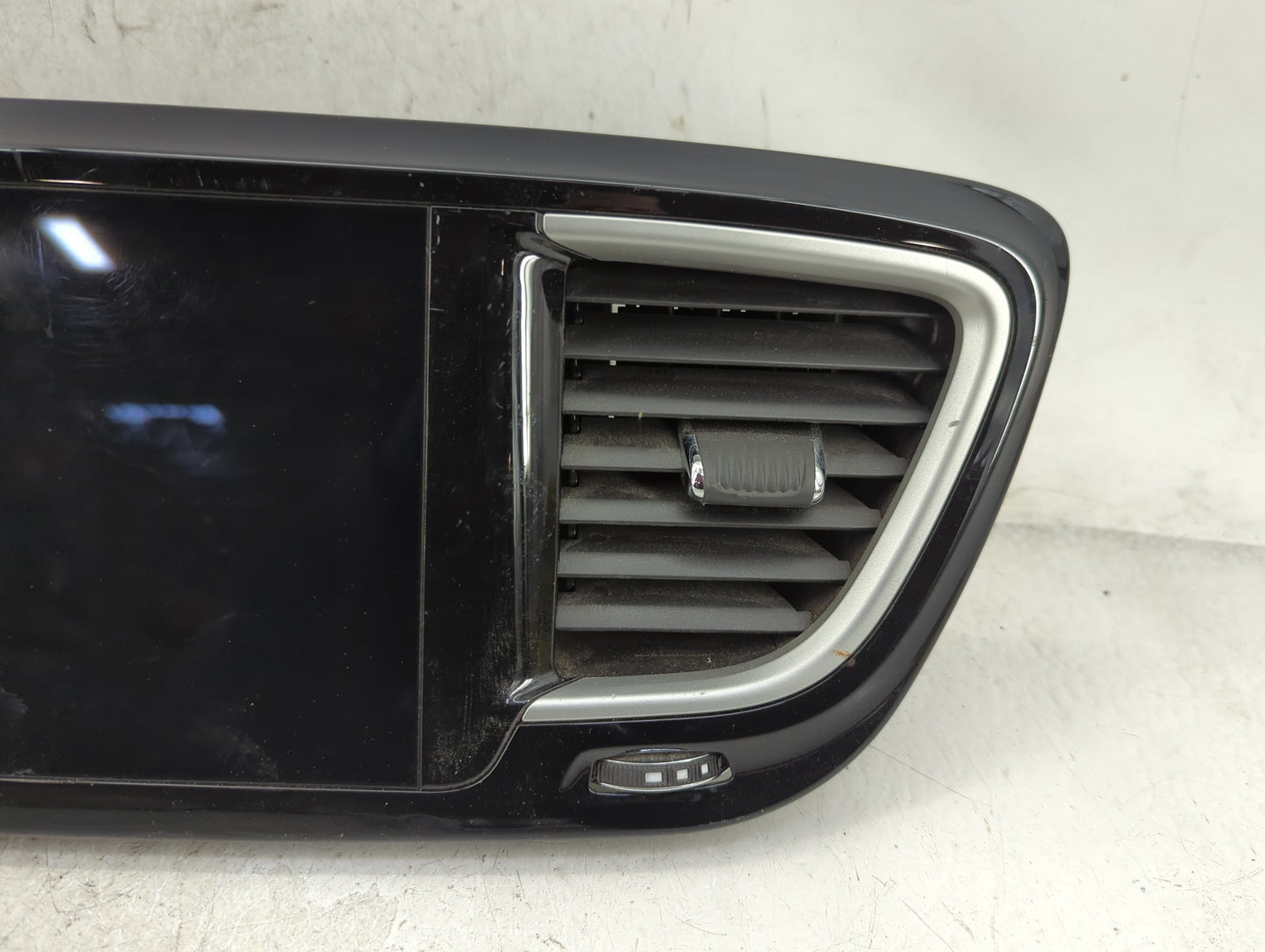2017 Chrysler Pacifica Information Display Screen Black - Oemusedautoparts1.com