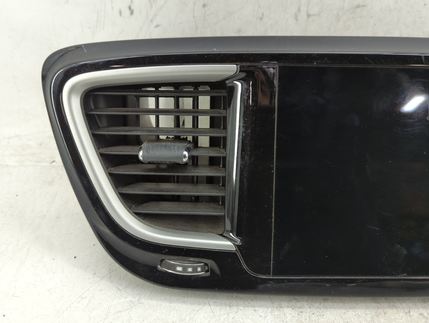 2017 Chrysler Pacifica Information Display Screen Black - Oemusedautoparts1.com