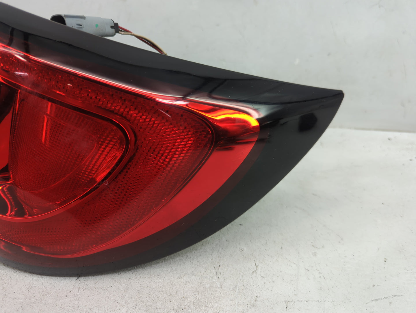 2017-2020 Chrysler Pacifica Tail Light Assembly Passenger Right OEM P/N:P68229028AB Fits Fits 2017 2018 2019 2020 OEM Used A