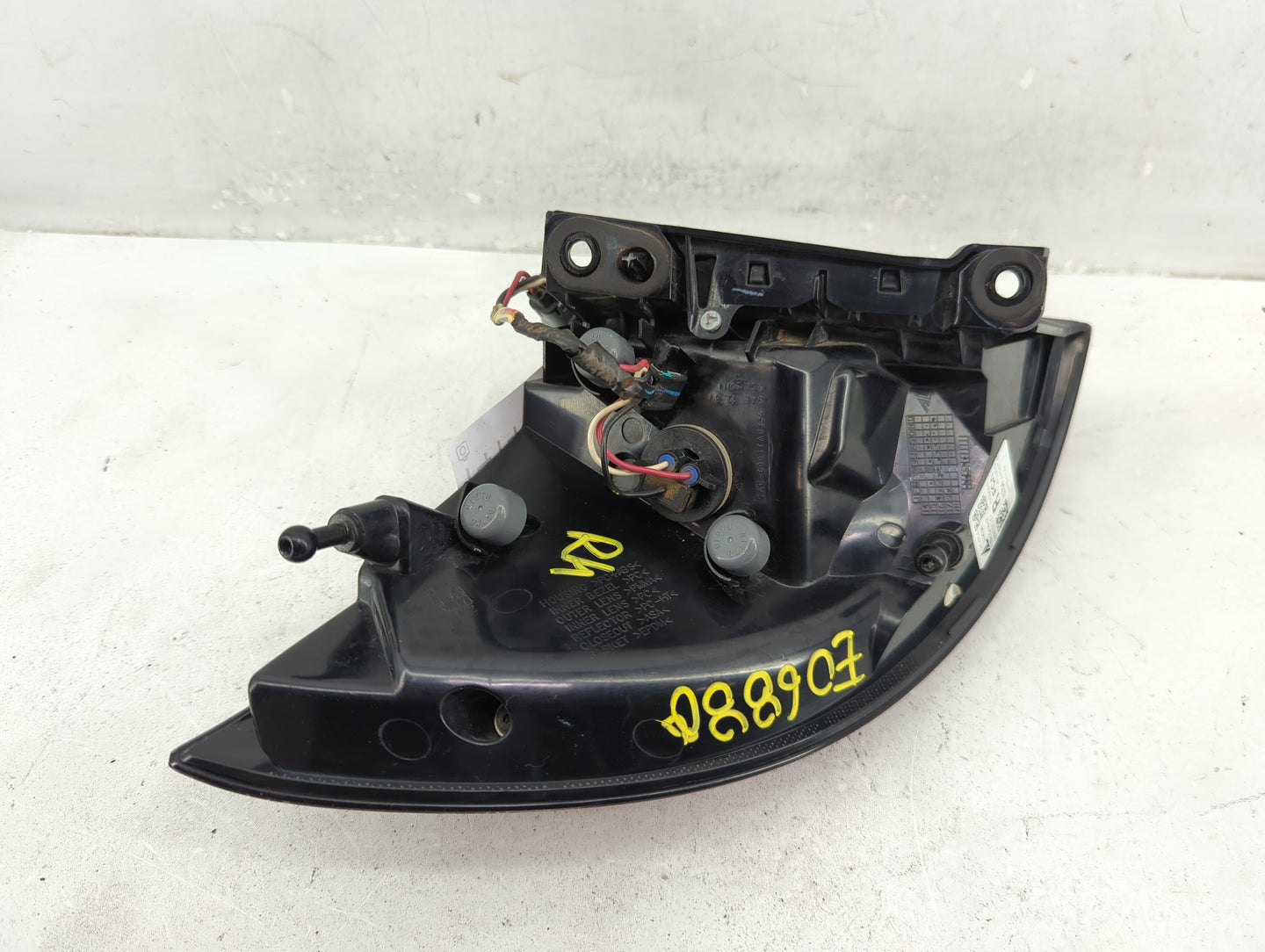 2017-2020 Chrysler Pacifica Tail Light Assembly Passenger Right OEM P/N:P68229028AB Fits Fits 2017 2018 2019 2020 OEM Used A