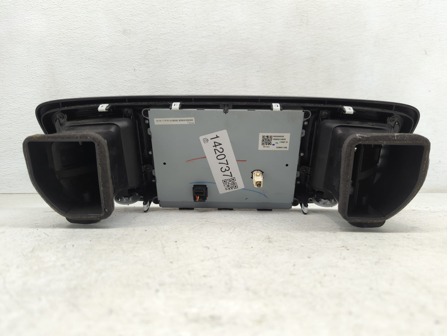 2017 Chrysler Pacifica Information Display Screen Black - Oemusedautoparts1.com