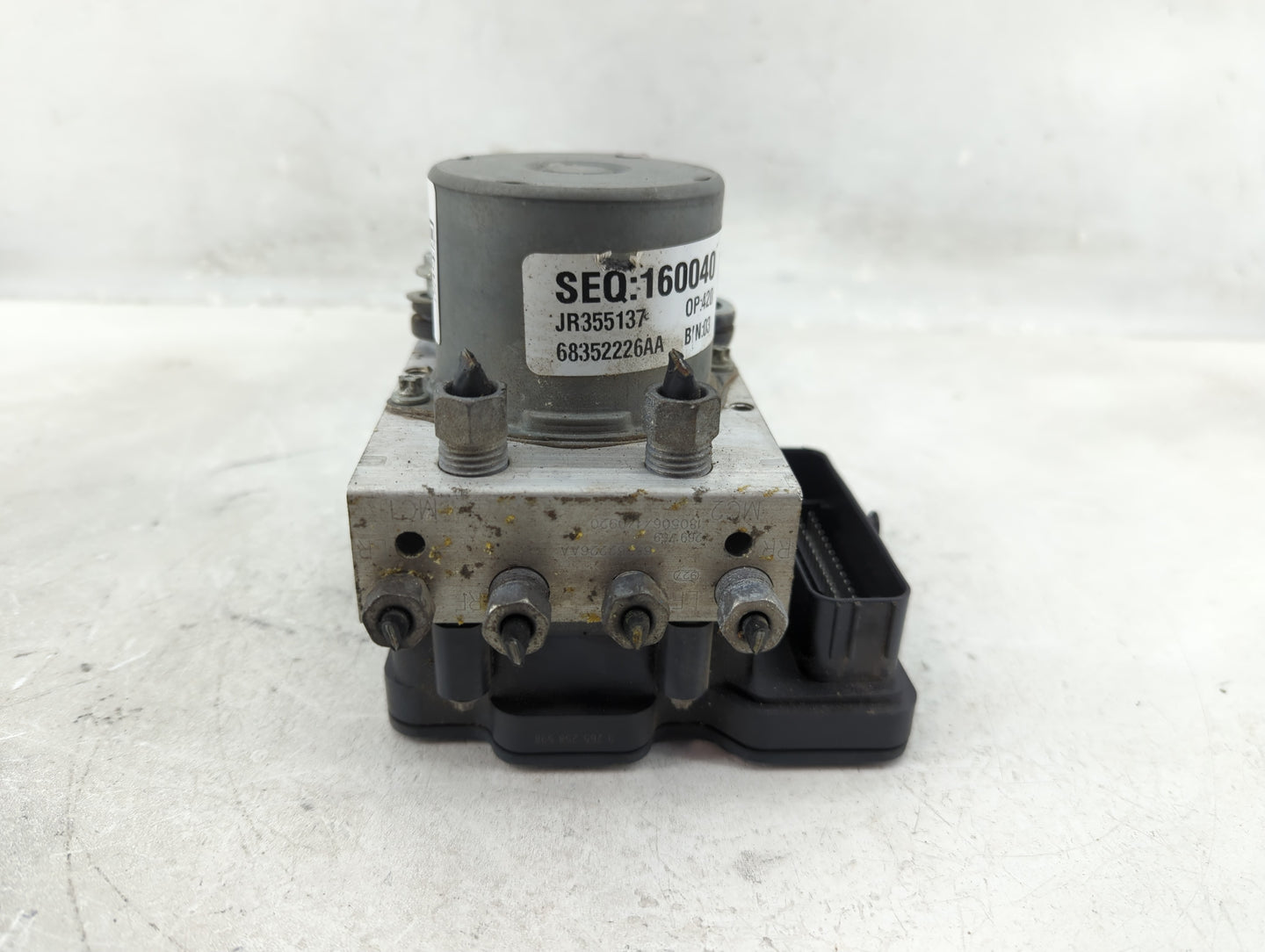 2017-2018 Chrysler Pacifica ABS Pump Control Module Replacement P/N:P68352226AA Fits Fits 2017 2018 OEM Used Auto Parts - Oe