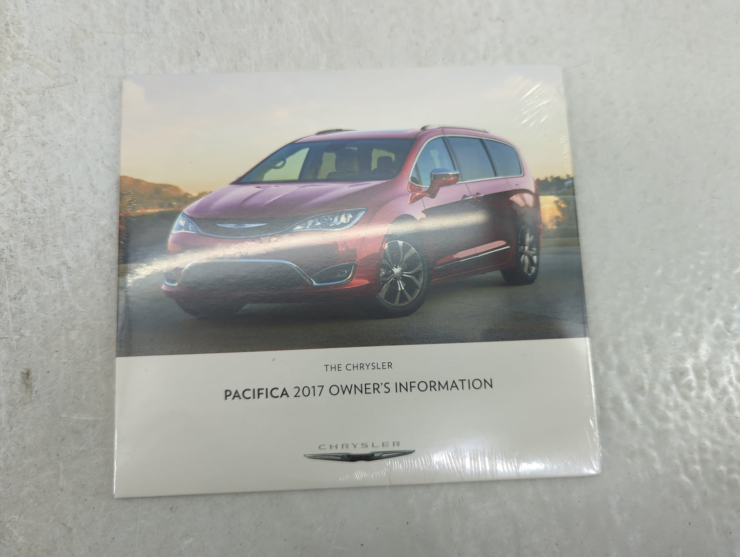 2017 Chrysler Pacifica Owners Manual Book Guide P/N:17RU-926-AA OEM Used Auto Parts - Oemusedautoparts1.com