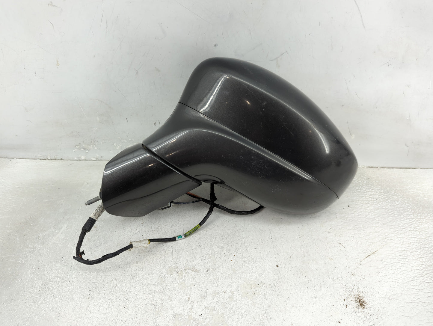 2017-2019 Chrysler Pacifica Driver Side View Mirror - Left Door Mirror OEM Used - Oemusedautoparts1.com