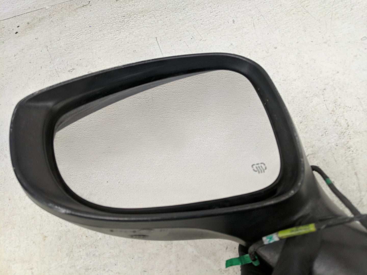 2017-2019 Chrysler Pacifica Driver Side View Mirror - Left Door Mirror OEM Used - Oemusedautoparts1.com