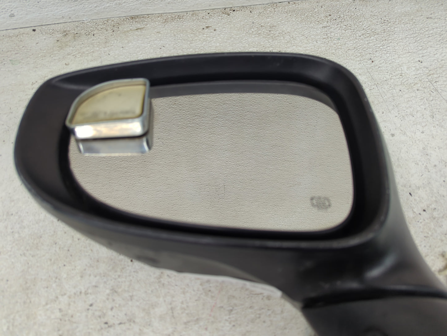 2017-2019 Chrysler Pacifica Driver Side View Mirror - Left Door Mirror OEM Used - Oemusedautoparts1.com