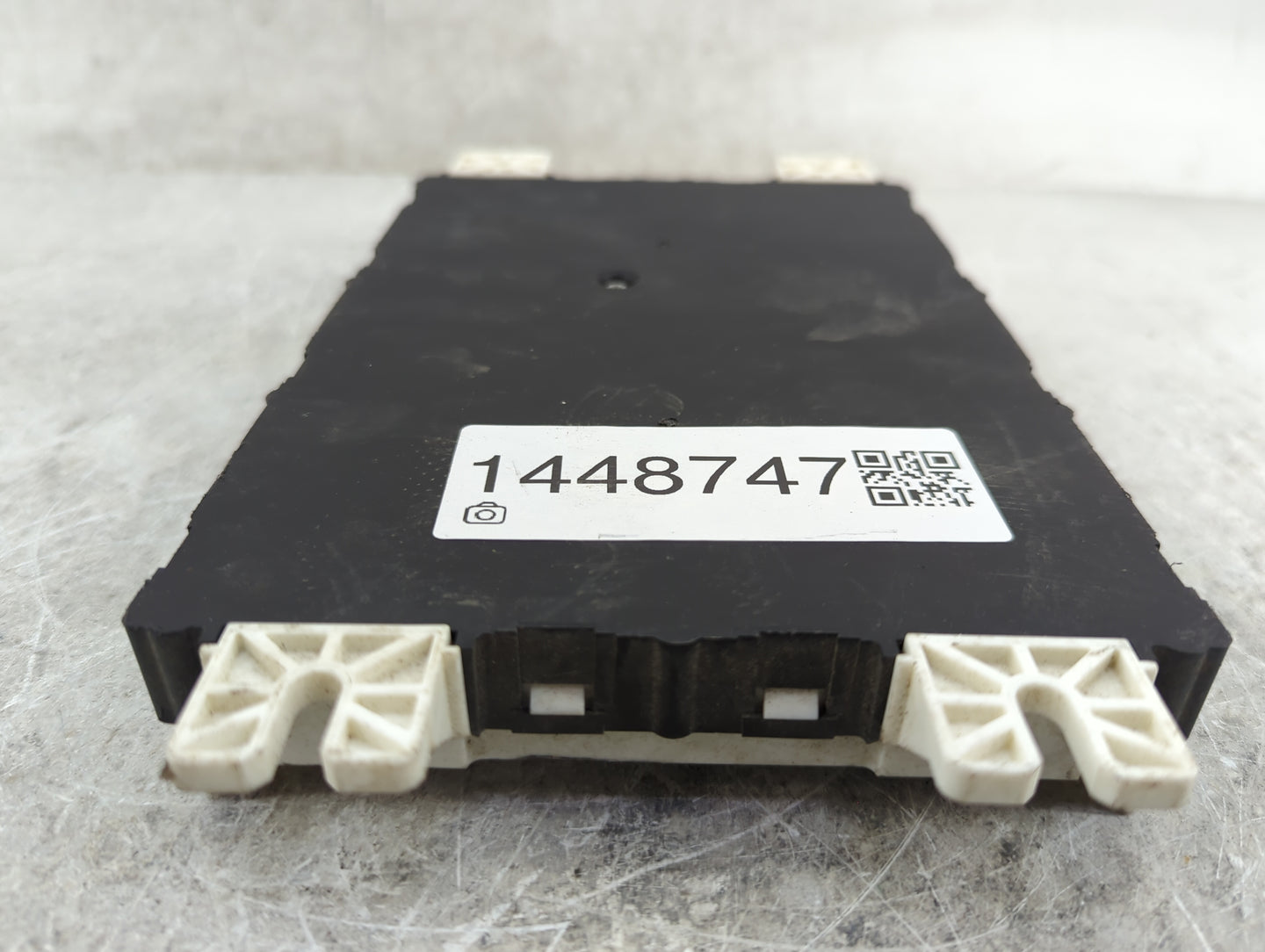 2017-2017 Chrysler Pacifica Body Control Module Bcm Inner Cabin Fuse Box - Oemusedautoparts1.com