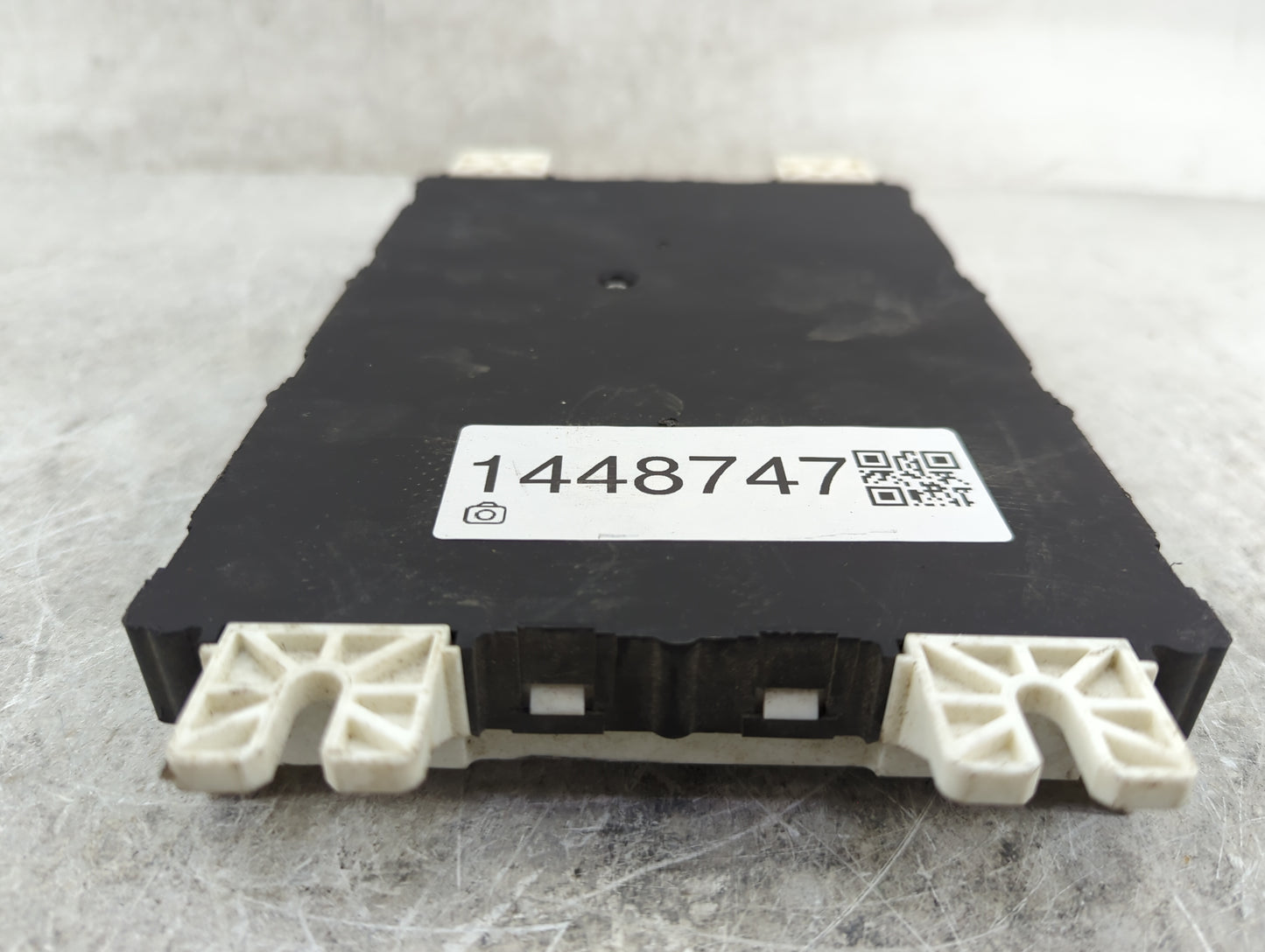2017-2017 Chrysler Pacifica Body Control Module Bcm Inner Cabin Fuse Box - Oemusedautoparts1.com