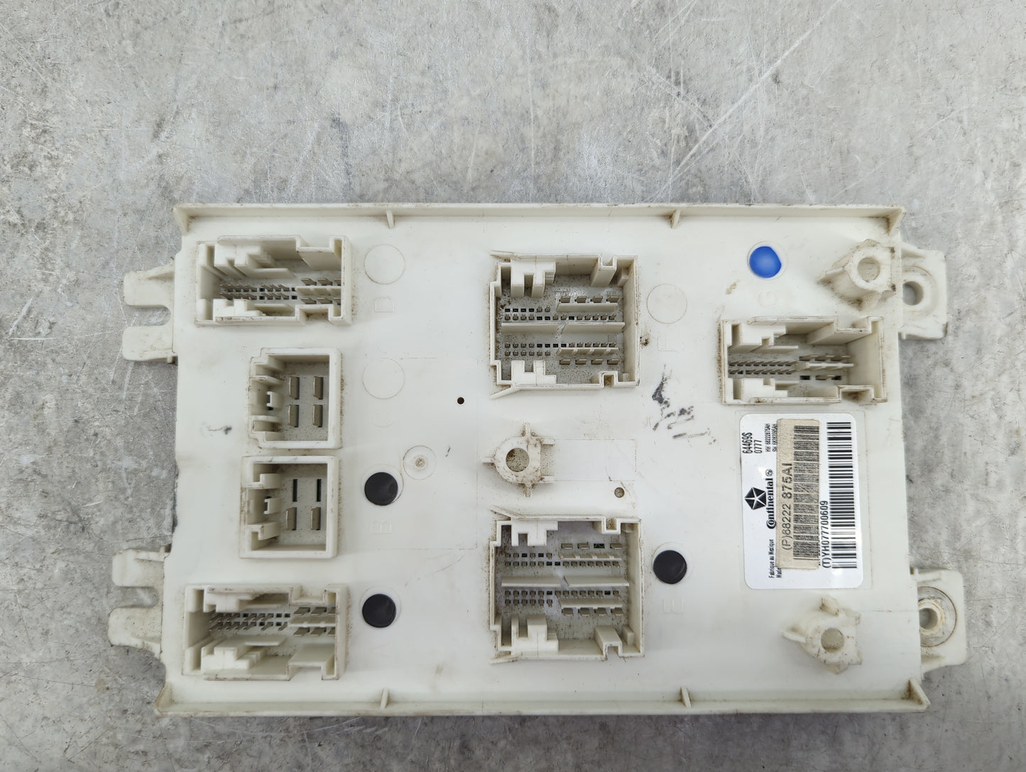 2017-2017 Chrysler Pacifica Body Control Module Bcm Inner Cabin Fuse Box - Oemusedautoparts1.com