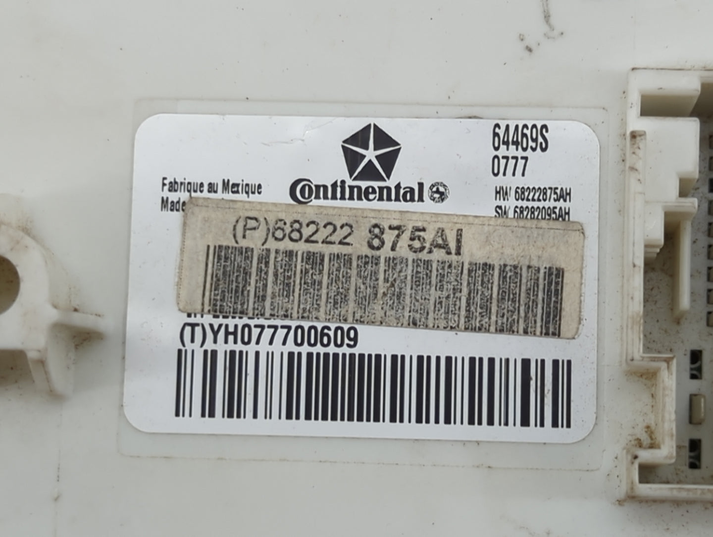 2017-2017 Chrysler Pacifica Body Control Module Bcm Inner Cabin Fuse Box - Oemusedautoparts1.com