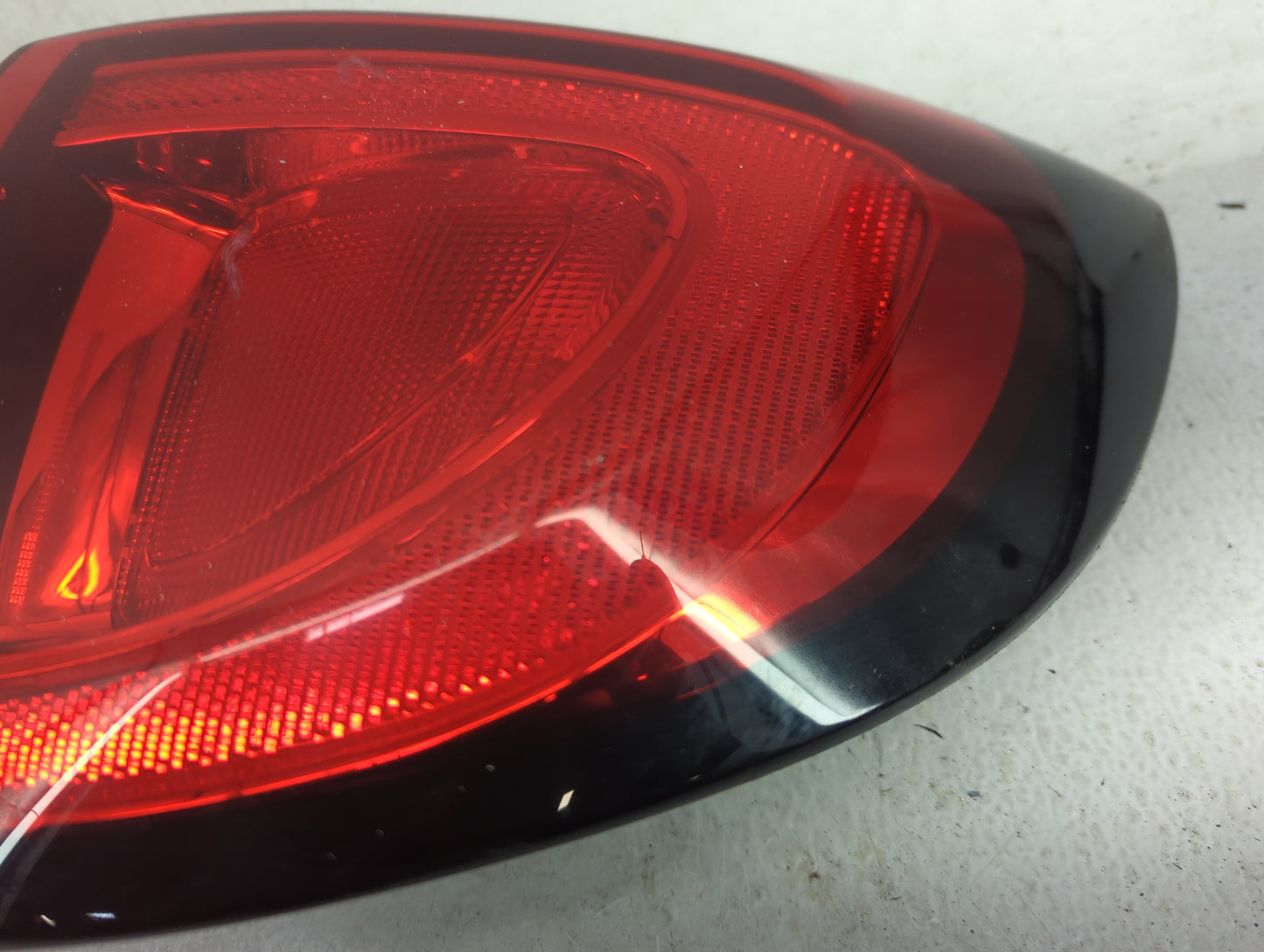 2017-2019 Chrysler Pacifica Tail Light Assembly Passenger Right OEM P/N:P68229028AB Fits Fits 2017 2018 2019 2020 2021 2022 