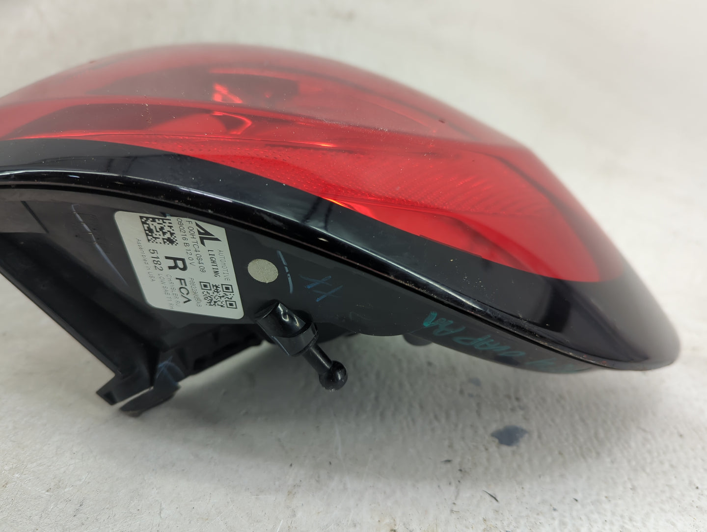 2017-2019 Chrysler Pacifica Tail Light Assembly Passenger Right OEM P/N:P68229028AB Fits Fits 2017 2018 2019 2020 2021 2022 