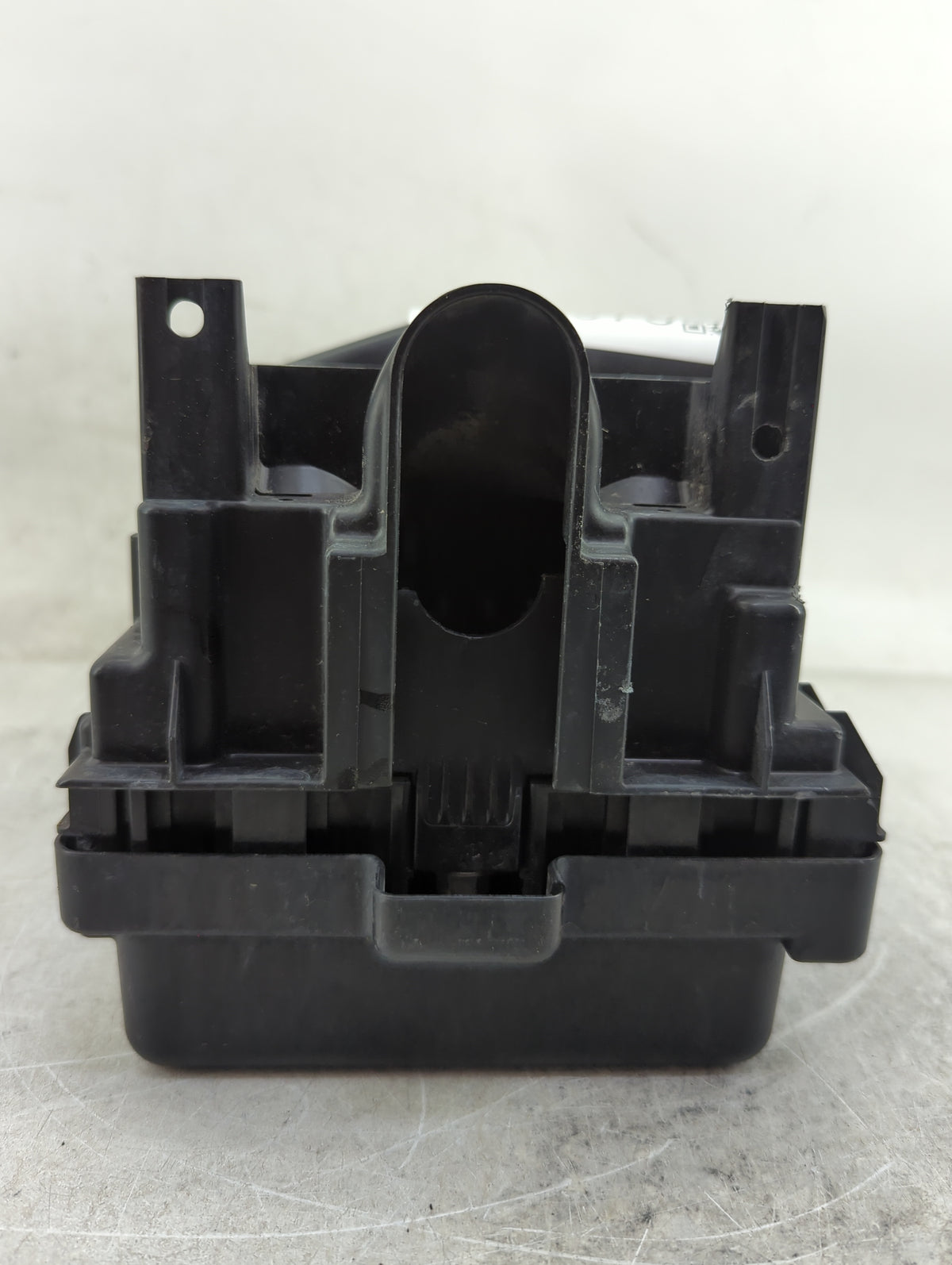 2017 Chrysler Pacifica Fusebox Fuse Box Panel Relay Module Fits OEM Used Auto Parts - Oemusedautoparts1.com