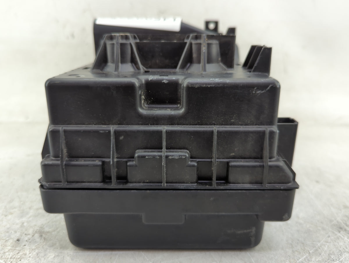 2017 Chrysler Pacifica Fusebox Fuse Box Panel Relay Module Fits OEM Used Auto Parts - Oemusedautoparts1.com