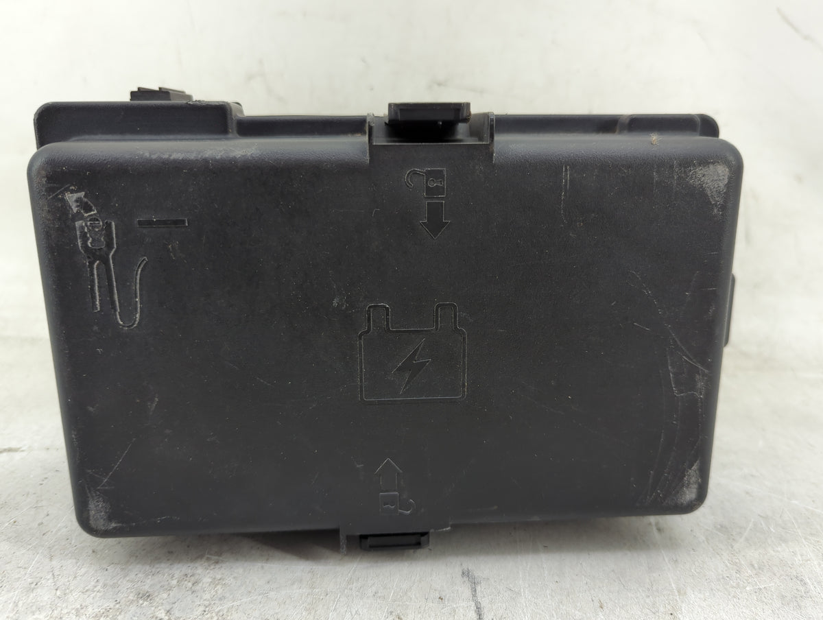 2017 Chrysler Pacifica Fusebox Fuse Box Panel Relay Module Fits OEM Used Auto Parts - Oemusedautoparts1.com