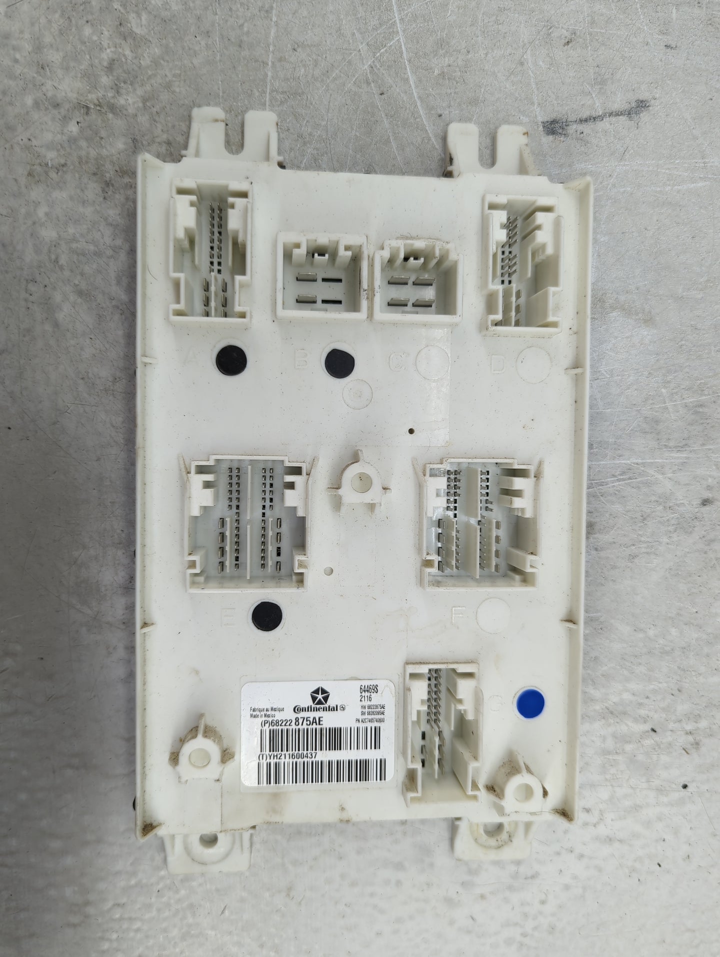 2017-2017 Chrysler Pacifica Body Control Module Bcm Inner Cabin Fuse Box - Oemusedautoparts1.com