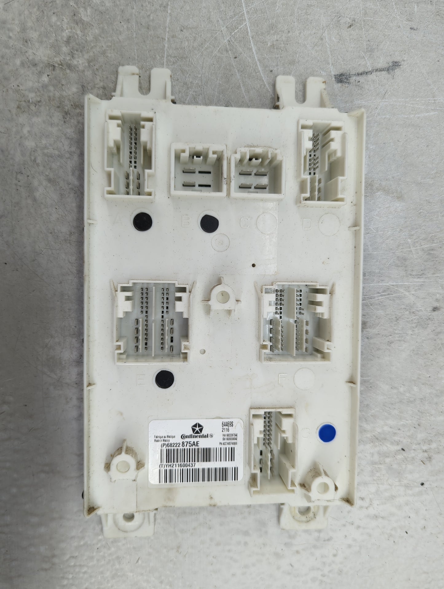 2017-2017 Chrysler Pacifica Body Control Module Bcm Inner Cabin Fuse Box - Oemusedautoparts1.com