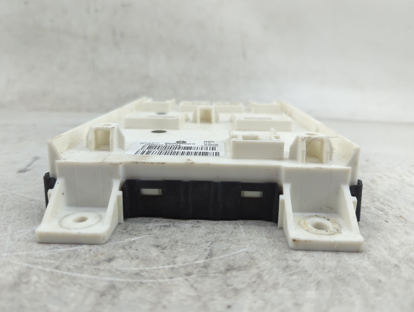 2017-2017 Chrysler Pacifica Body Control Module Bcm Inner Cabin Fuse Box - Oemusedautoparts1.com
