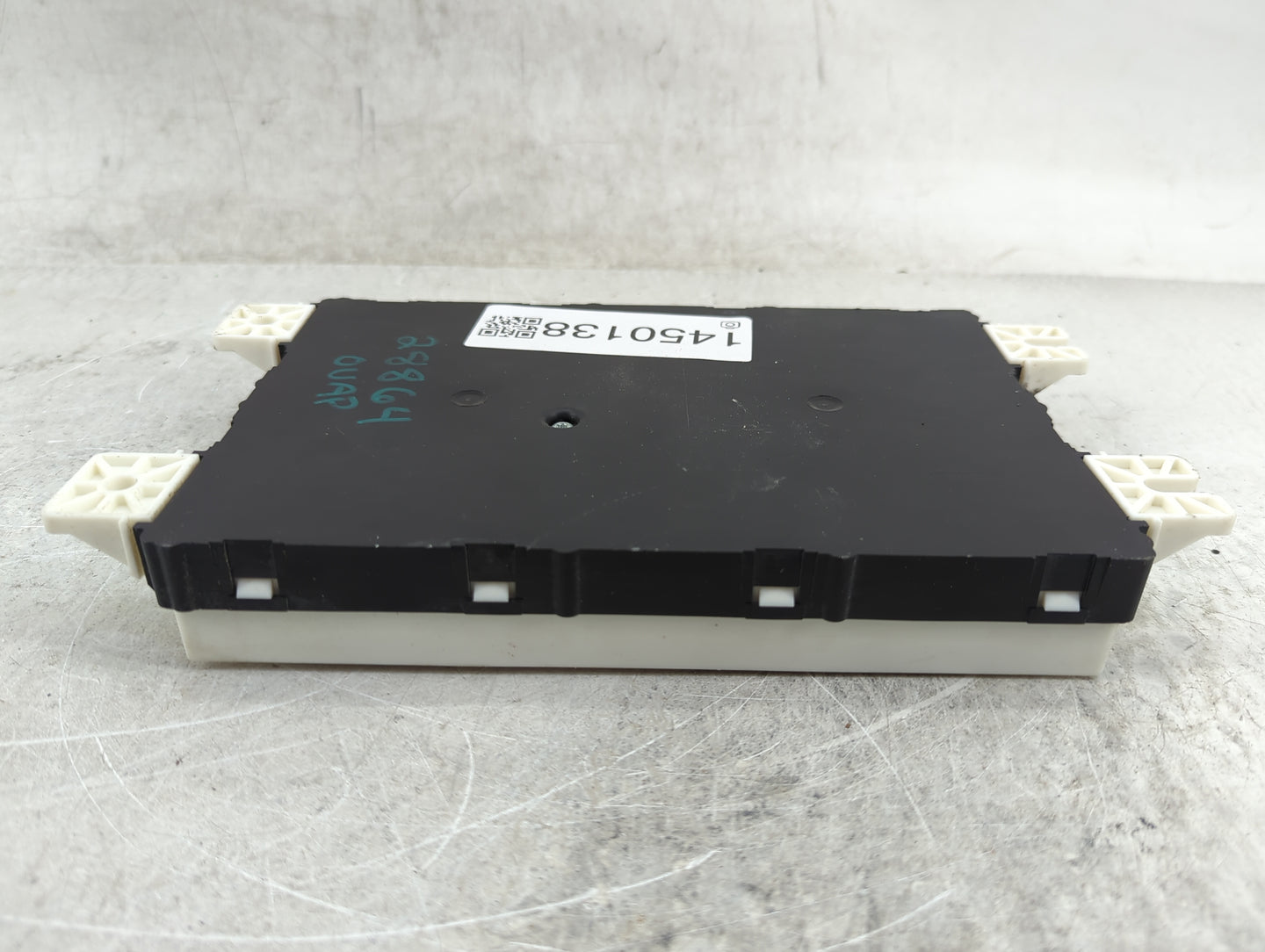 2017-2017 Chrysler Pacifica Body Control Module Bcm Inner Cabin Fuse Box - Oemusedautoparts1.com