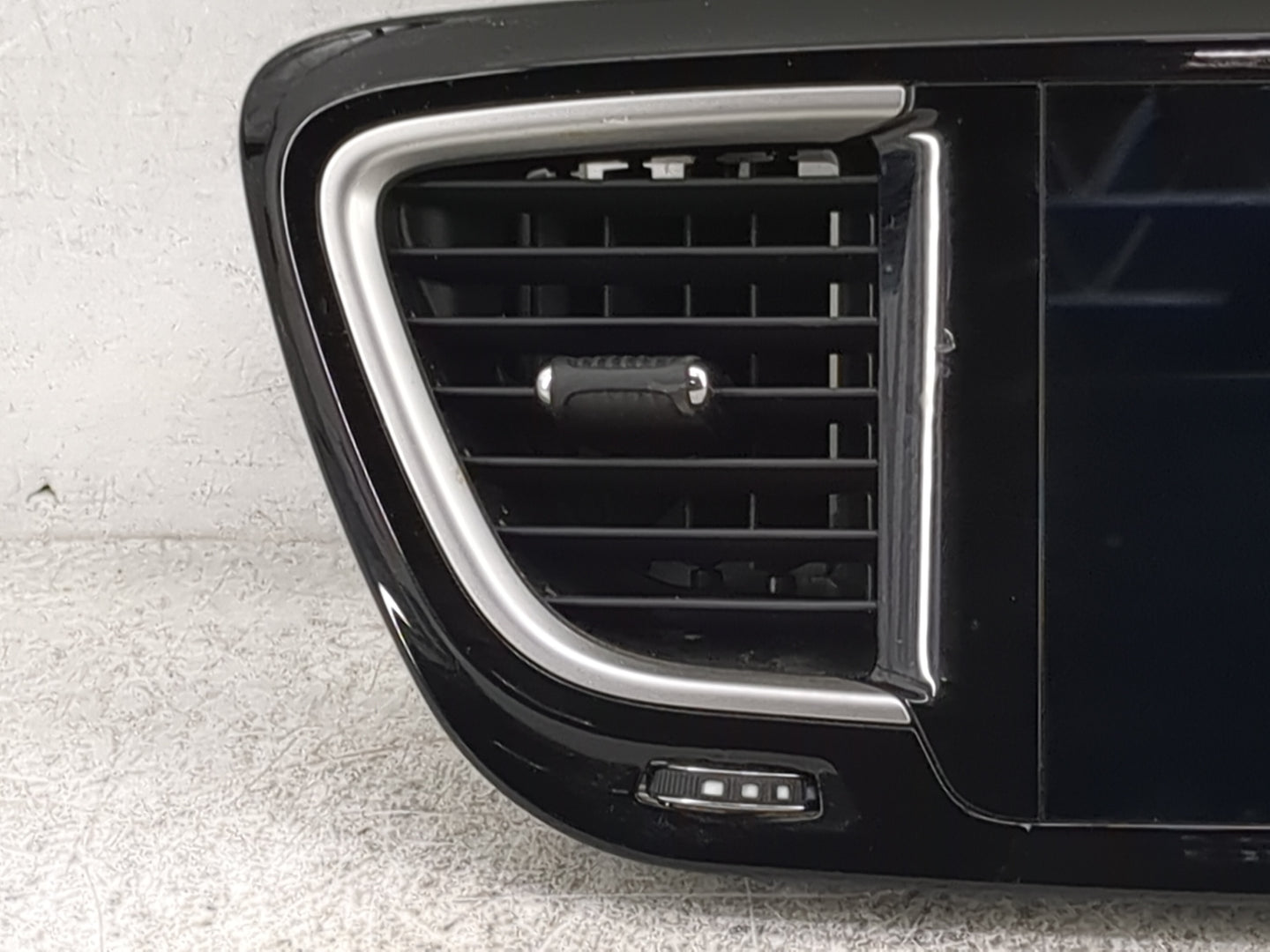 2017-2017 Chrysler Pacifica Information Display Screen 1483078 - Oemusedautoparts1.com
