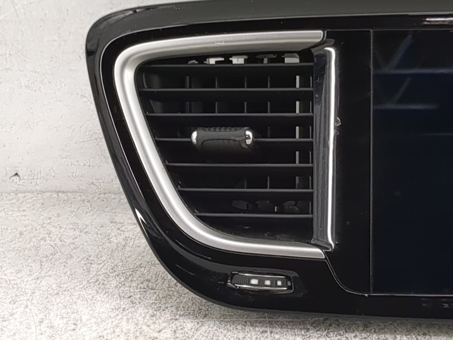 2017-2017 Chrysler Pacifica Information Display Screen 1483078 - Oemusedautoparts1.com
