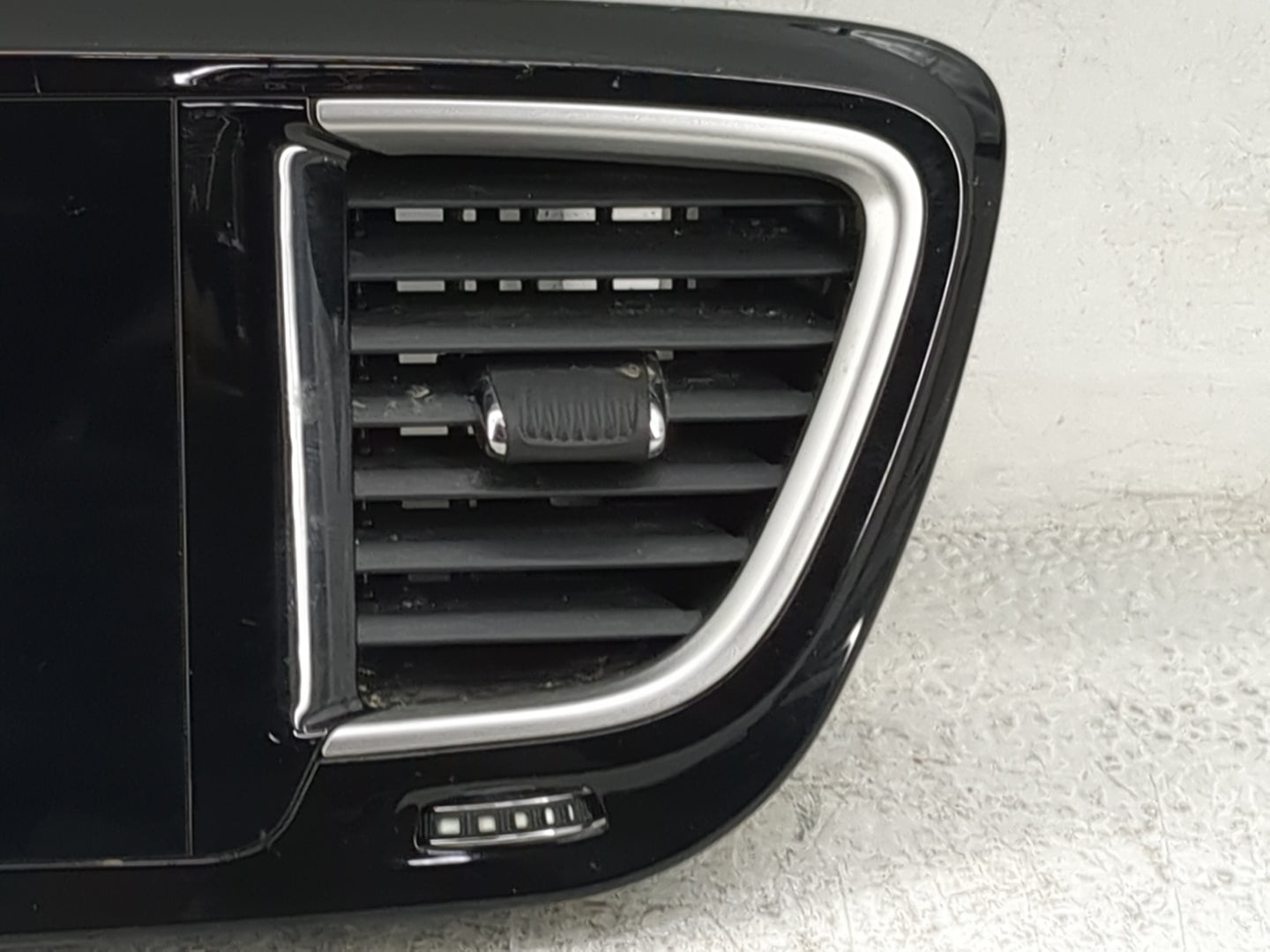 2017-2017 Chrysler Pacifica Information Display Screen 1483078 - Oemusedautoparts1.com