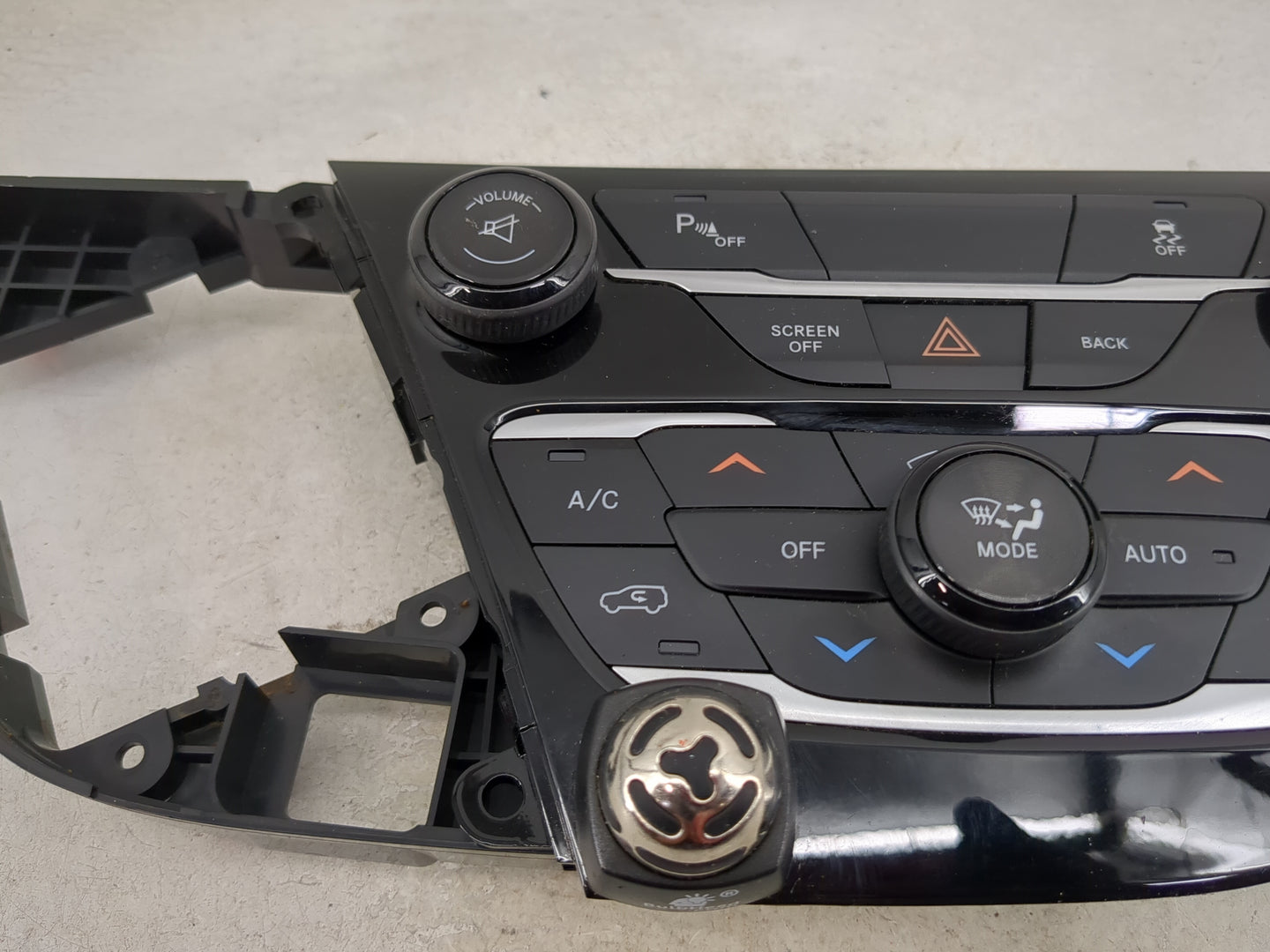 2017 Chrysler Pacifica Climate Control Module Temperature AC/Heater Replacement P/N:P56054984AD Fits OEM Used Auto Parts - O